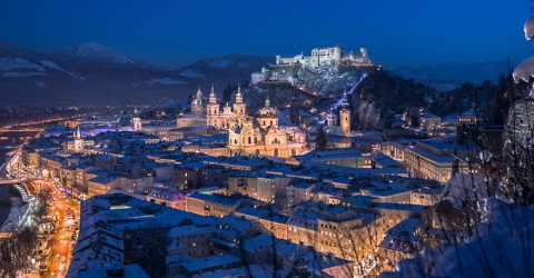 Panorama vom Mönchsberg auf die Altstadt Salzburg im Advent