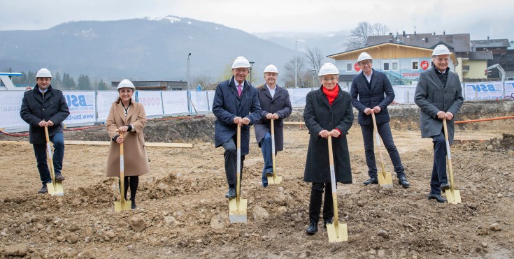 Salzburg AG Spatenstich für das neue Gebäude der SchafbergBahn Foto: Neumayr/Leo 12.04.2021 Franz Eisl Bürgermeister St. Wolfgang, Salzburg AG Tourismus Geschäftsführerin Daniela Kinz, Landeshauptmann Salzburg Wilfried Haslauer, Salzburg AG Tourismus Geschäftsführer Mario Mischelin, Vorstand Salzburg AG Brigitte Bach, Salzburg AG Vorstandssprecher Leonhard Schitter, Landeshauptmann Oberösterreich Thomas Stelzer