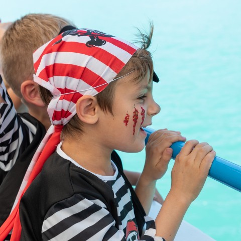 Kind als Pirat verkleidet bei der Veranstaltung Piratenschiff der WolfgangseeSchifffahrt