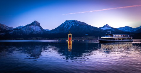 MS Salzburg der WolfgangseeSchifffahrt auf dem Wolfgangsee im Advent 