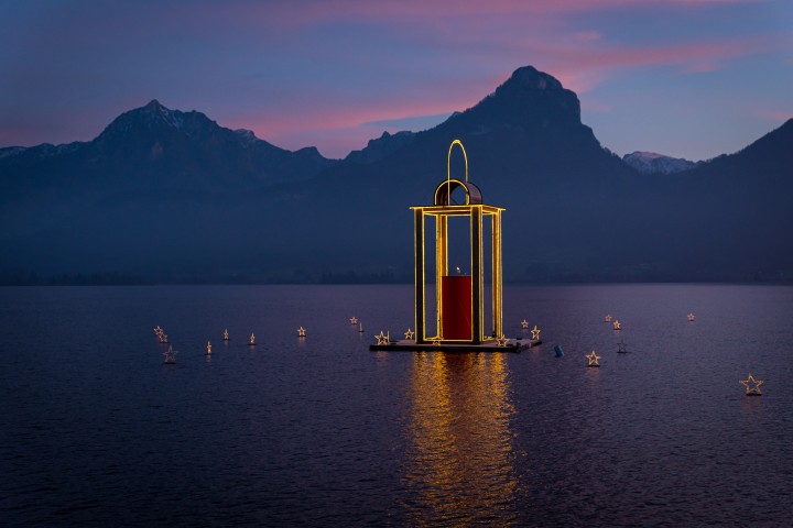 Weihnachten am Wolfgangsee. Friedenslicht am See.