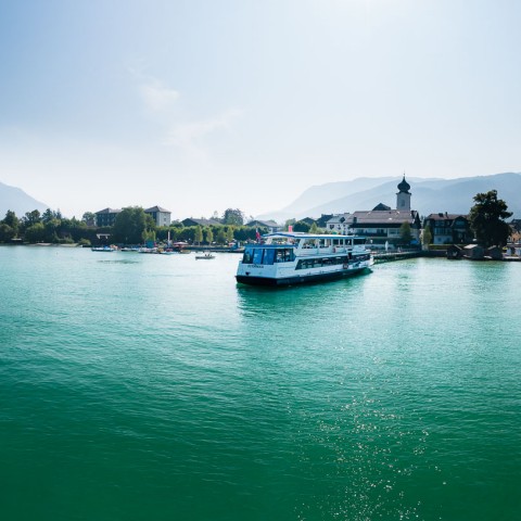 Die WolfgangseeSchifffahrt bei der Anlegestelle in Strobl